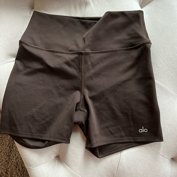 ALO 5" Airlift Energy Short Espresso - Picture 1 of 5
